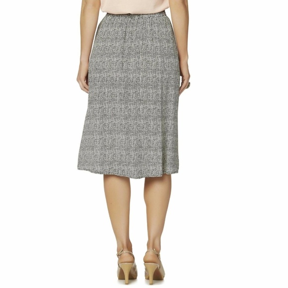 Women's Skirt Simply Styled Button Front size XL NEW - Picture 2 of 2